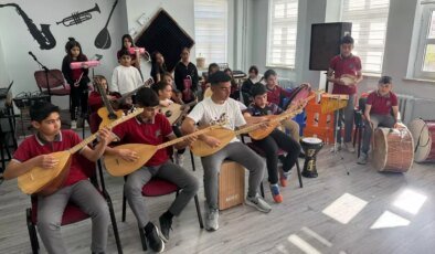 Erzincan’da Müzik Sınıflarıyla Öğrenciler Sanatla Geleceğe Hazırlanıyor