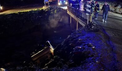 Erzurum’da araç dereye yuvarlandı: 3 yaralı