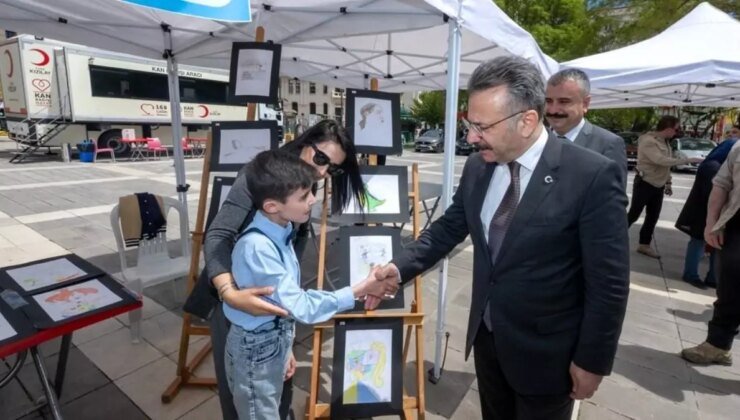 Eskişehir’de Engelsiz Hayır Panayırı Düzenlendi