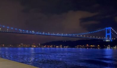 FSM Köprüsü ‘Engelliler Haftası’ için maviye büründü