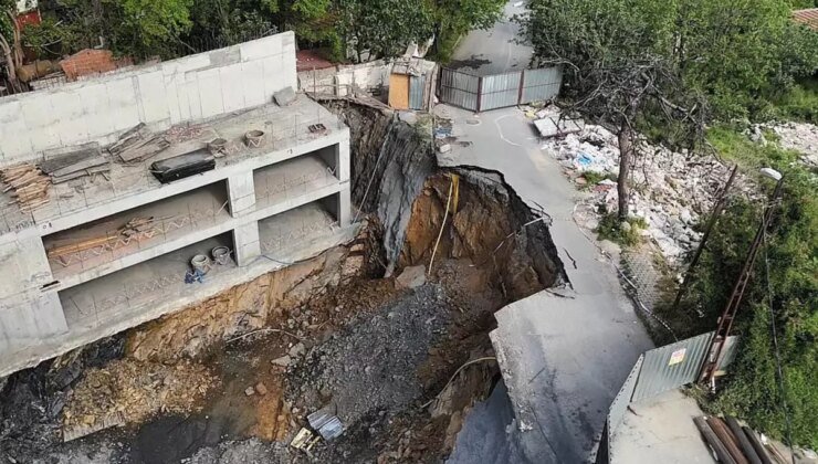 Gaziosmanpaşa’da yol çöktü