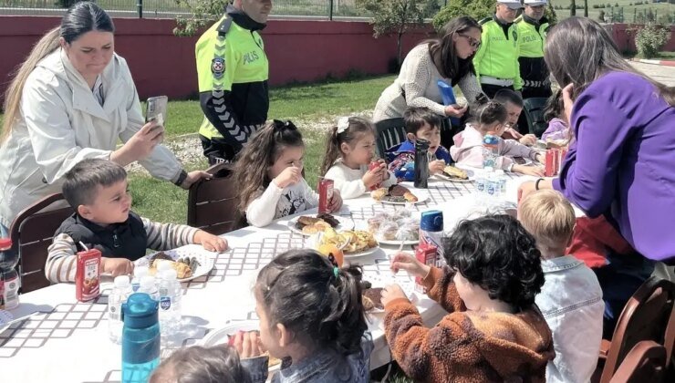 Gelibolu Anaokulu Öğrencileri Trafik Haftası Etkinlikleri İçin Trafik İstasyonunu Ziyaret Etti