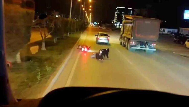 Hatay’da Motosikletle Otomobil Çarpıştı, Kazanın Anı Kamerada