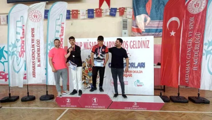 Horasanlı Öğrenciler Bilek Güreşi Bölge Şampiyonasında Başarı Elde Etti