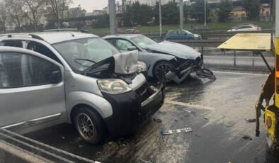 İstanbul’da en çok kaza hangi gün oluyor? En çok kaza nerede yaşanıyor? Kazalar hangi saatlerde oluyor? İstanbul’da trafik kazasına bağlı olarak kaç saat trafikte geçiyor?