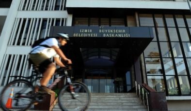 İzmir Büyükşehir Belediyesi’nde 23 bin işçi greve gitti