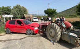 İzmir’de Traktör ve Otomobil Çarpıştı: 4 Yaralı