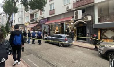 Kardeşini tıraş olurken ensesinden vurdu