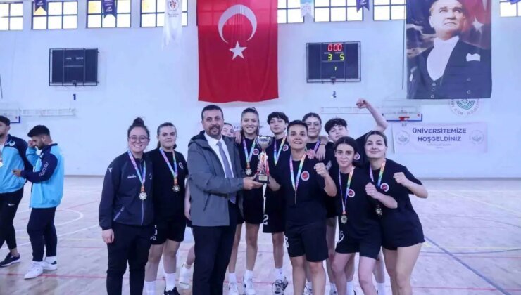 Kastamonu Üniversitesi Kadın Futsal Takımı Namağlup Şampiyon Oldu