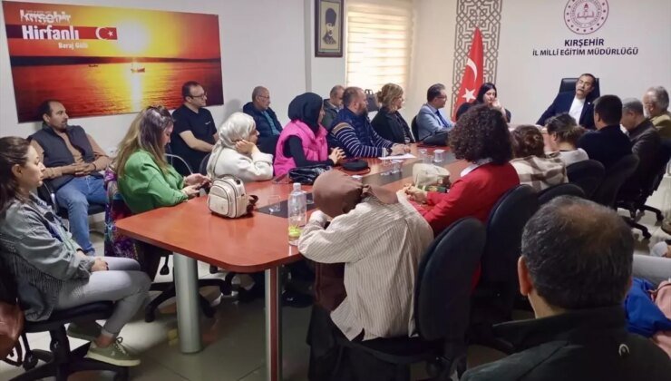 Kırşehir’de Öğretmen Akademileri Projesi Çerçevesinde Şiir ve Romanlar Konuşuldu