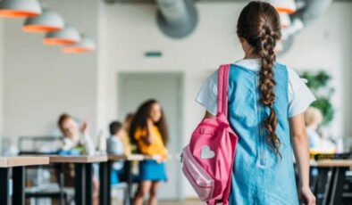 Kız öğrenciler öğretmenlerine anlattı… Okul kantininde taciz!