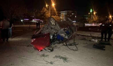 Konya’da Kontrolden Çıkan Araç Kamyona Çarptı, İki Yaralı