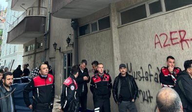 Korkunç iddia! Kocası bıçakladı, kaçarken balkondan düştü!