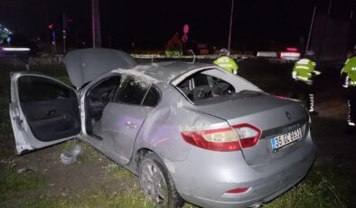 Manisa’da Otomobil Beton Bariyerlere Çarparak Devrildi, Sürücü Ağır Yaralandı