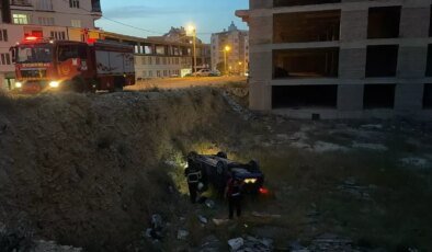 Mardin’de Otomobil Temel Çukuruna Devrildi: Sürücü Yaralandı