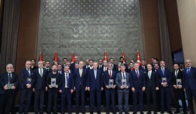 Medya ödülleri sahiplerini buldu! Cumhurbaşkanı Erdoğan’dan Türkiye Basın Federasyonuna teşekkür