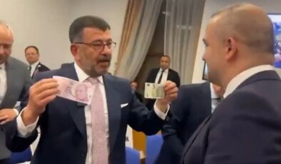 Merkez Bankası Başkanı Karahan’a Meclis’te dövizli protesto
