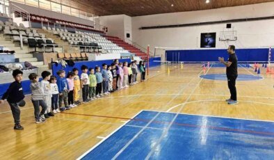 Minik Sporcular Voleybol ile Tanıştı