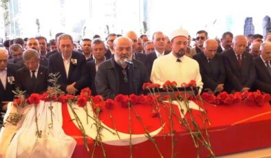 Önder’in cenaze namazını vasiyeti üzerine İhsan Eliaçık kıldırdı