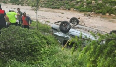 Otomobil dere kenarına devrildi: 5 yaralı