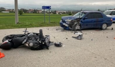 Otomobille motosiklet çarpıştı: 2’si ağır 6 yaralı