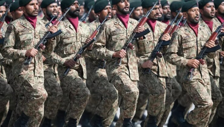 Pakistan, Hindistan’ın saldırıları sonrası orduya "karşılık verme" yetkisi verdi