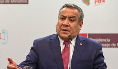 Peru Başbakanı Adrianzen istifa etti