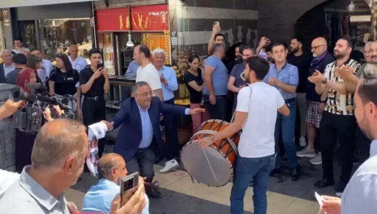 PKK’nın kendini feshetmesi Diyarbakır’da halaylarla kutlanıyor