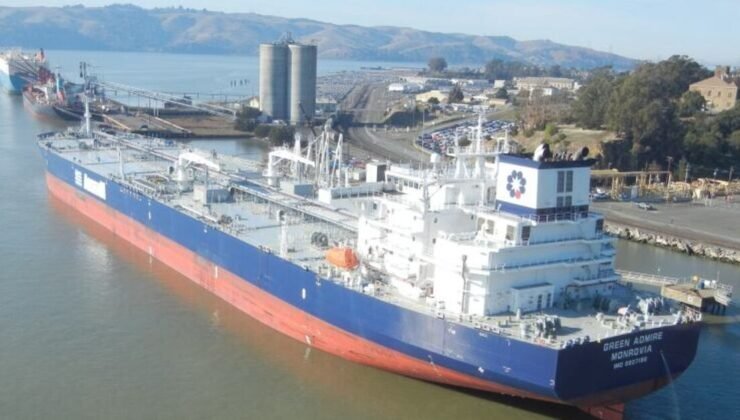 Rusya, Yunan petrol tankerine el koydu