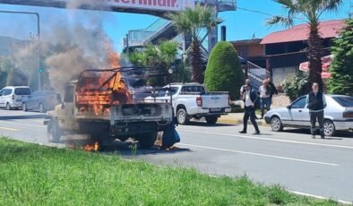 Seyir halindeki kamyonet alev aldı
