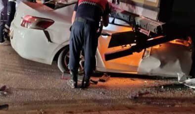 Silifke’de TIR’a Çarpan Otomobilde İki Kişi Hayatını Kaybetti