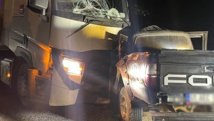 Sivas’ta TIR ile pikap çarpıştı: 1 ölü