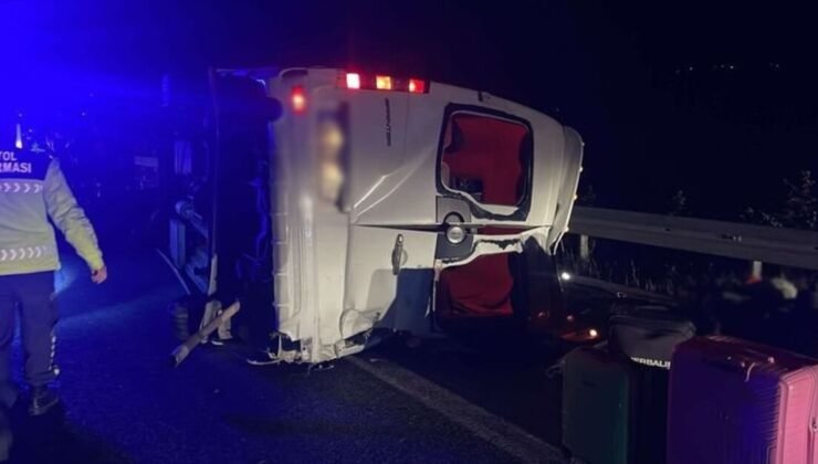 Soma’da minibüs devrildi: Ölü ve yaralılar var
