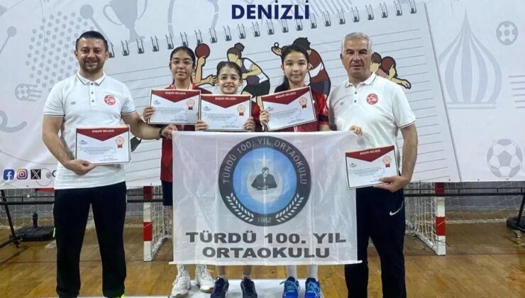 Türdü 100. Yıl Ortaokulu Kız Masa Tenisi Takımı Grup Şampiyonu Oldu