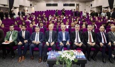 Ulaştırma ve Altyapı Bakanı Uraloğlu, Trabzon’da gençlerle bir araya geldi Açıklaması