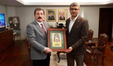 Yusuf Dikeç, Gümüş Madalya İle Samsun Valisi’ni Ziyaret Etti
