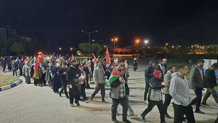 YYÜ Akademisyenleri ve Öğrencilerinden Gazze İçin Protesto Yürüyüşü