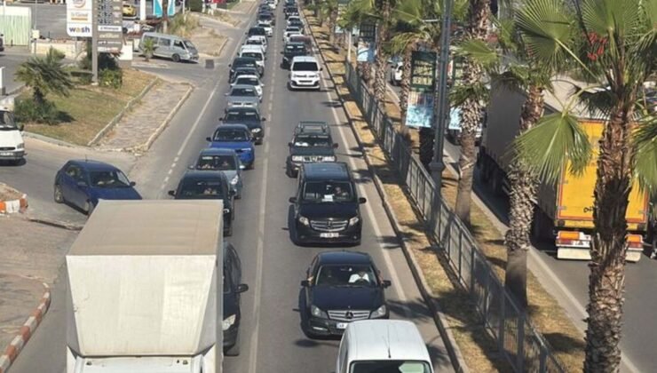 24 saatte 50 bin araç giriş yaptı! İlçede trafik durma noktasına geldi!