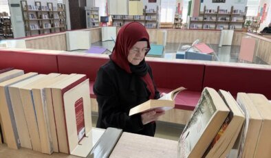 71 Yaşındaki Fatma Nine’den Kitap Okuma Tutkusu: ‘Kitaplar Terapi Gibi’