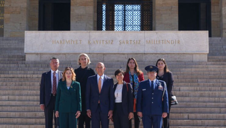 ABD’nin Ankara Büyükelçisi Barrack, Anıtkabir’i ziyaret etti