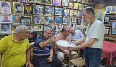 Adana’da ‘Ölüler Kahvesi’nde bayram geleneği bu yıl da sürdürüldü
