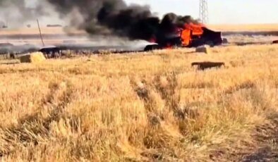 Aksaray’da Arpa Tarlasında Otomobil Yangını