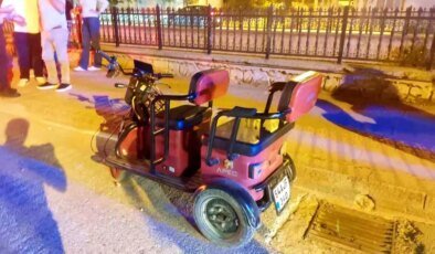 Akyazı’da Elektrikli Bisiklete Çarpan Otomobil Sürücüsü Kaçtı