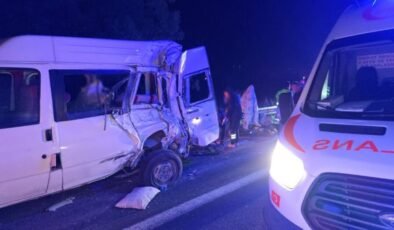 Anadolu Otoyolu’nda TIR, minibüse çarptı: 7 yaralı