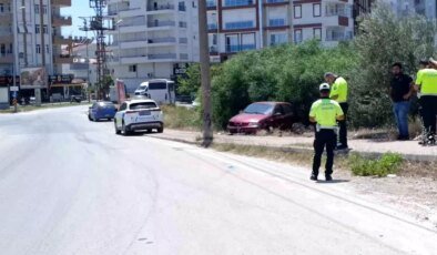 Antalya’da Direğe Çarpan Otomobilin Sürücüsü Yaralandı