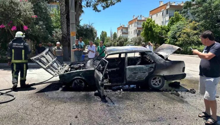 Antalya’da Tofaş otomobil yangını: 40 derece sıcaklık etkili oldu
