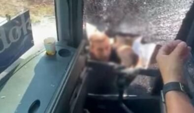 Aydın’da tur otobüsünün önünü kesip taşladılar