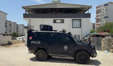 Babasını çekiçle ağır yaraladı!