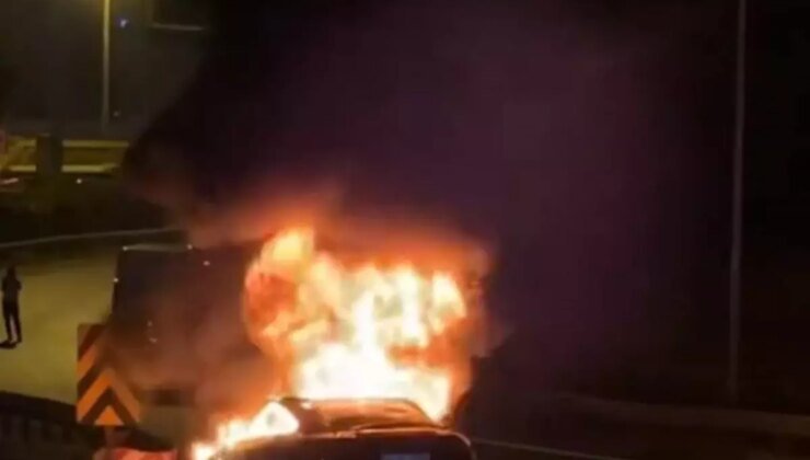 Bahçelievler’de Seyir Halindeki Otomobilde Yangın Çıktı