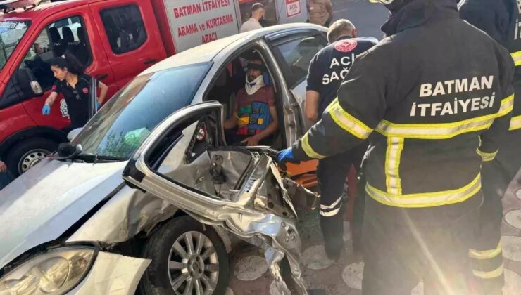 Batman’da Trafik Kazası: Sürücü İtfaiye Tarafından Kurtarıldı